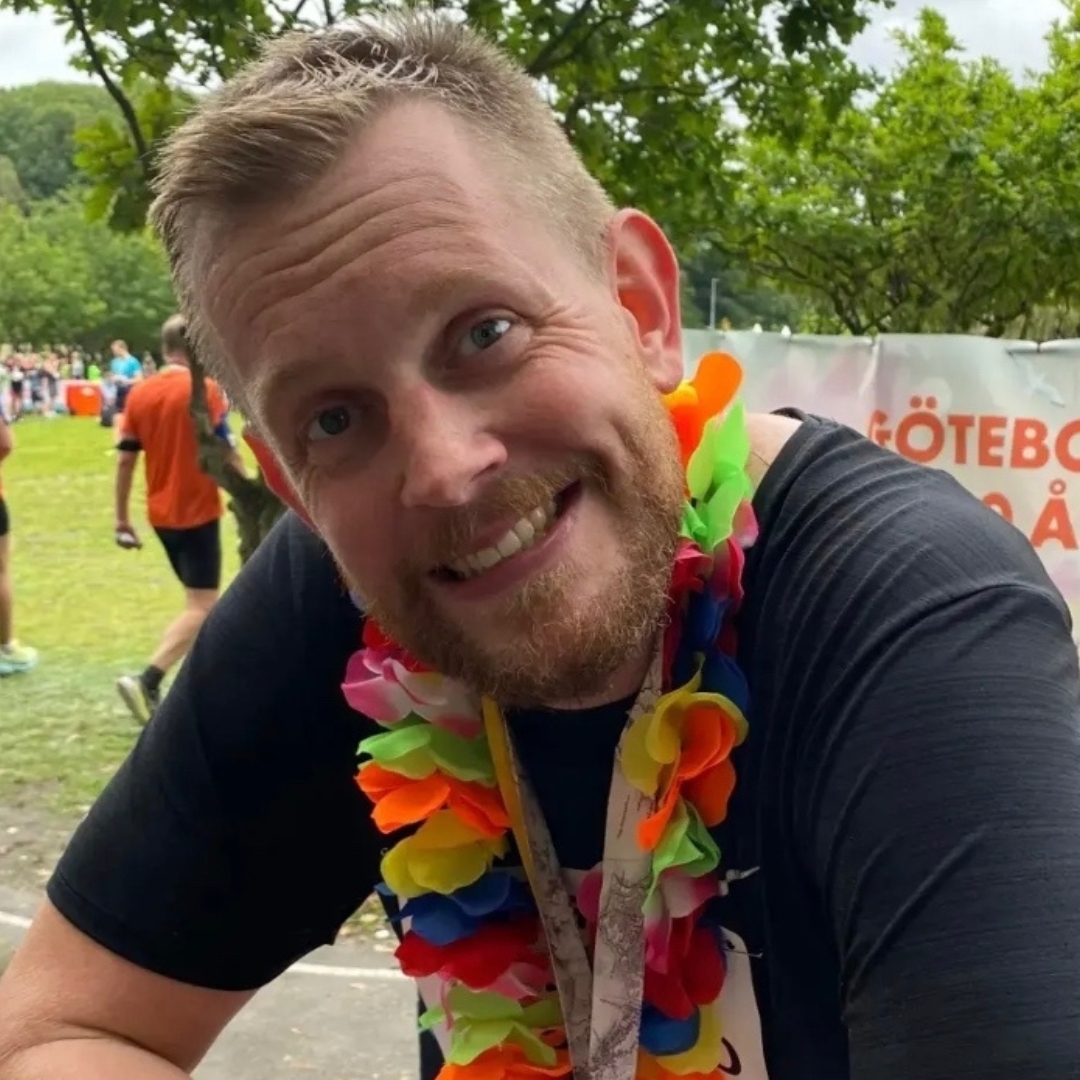 "Att slippa glasögon har underlättat mitt liv väldigt mycket. Framförallt min fritid, där jag inte längre behöver glasögon när jag kör motorcykel eller springer halvmaraton."